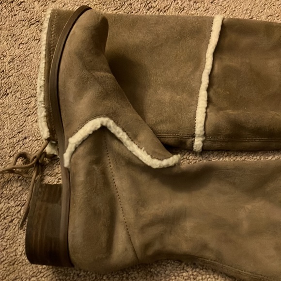 Over-the-knee taupe w/ fleece accents - Picture 2 of 5